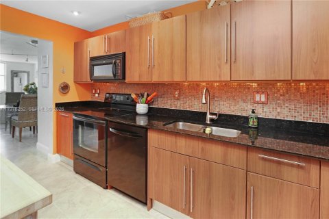 Copropriété à vendre à Hollywood, Floride: 2 chambres, 112.23 m2 № 2042123 - photo 9