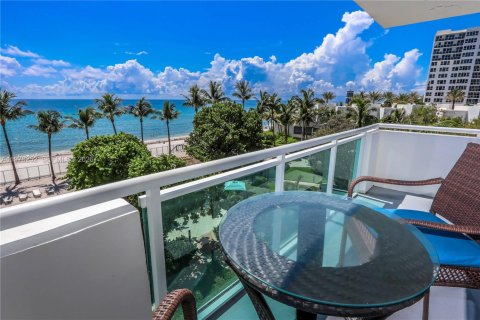 Condo à Hollywood, Floride, 2 chambres  № 2042123