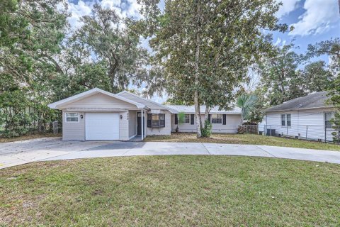 Villa ou maison à DeLand, Floride 4 chambres, 151.99 m2 № 2437143