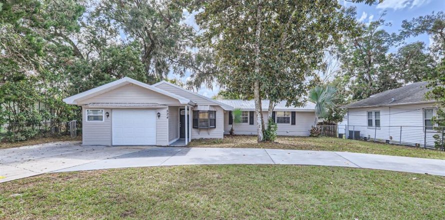 Villa ou maison à DeLand, Floride 4 chambres, 151.99 m2 № 2437143