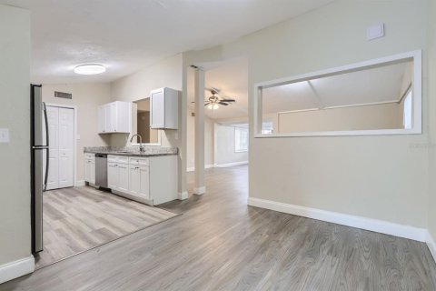 Villa ou maison à vendre à DeLand, Floride: 4 chambres, 151.99 m2 № 2437143 - photo 6
