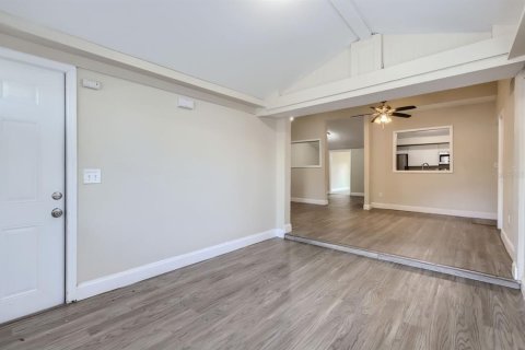 Villa ou maison à vendre à DeLand, Floride: 4 chambres, 151.99 m2 № 2437143 - photo 4