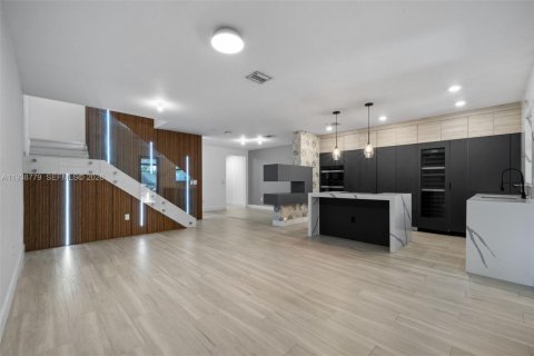 Купить таунхаус в Дорал, Флорида 4 спальни, 187.66м2, № 1996940 - фото 5