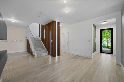 Купить таунхаус в Дорал, Флорида 4 спальни, 187.66м2, № 1996940 - фото 11