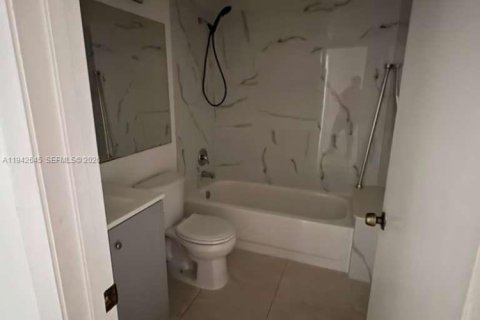 Copropriété à vendre à Greenacres, Floride: 2 chambres, 93.37 m2 № 2243890 - photo 11