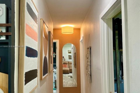 Casa en venta en Hialeah, Florida, 4 dormitorios, 104.24 m2 № 1941501 - foto 24