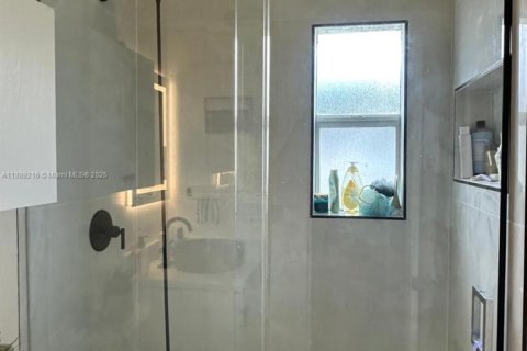 Casa en venta en Hialeah, Florida, 4 dormitorios, 104.24 m2 № 1941501 - foto 25