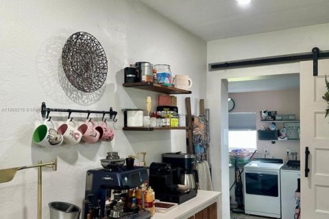 Casa en venta en Hialeah, Florida, 4 dormitorios, 104.24 m2 № 1941501 - foto 20