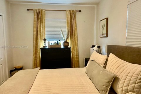 Casa en venta en Hialeah, Florida, 4 dormitorios, 104.24 m2 № 1941501 - foto 28
