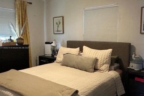Casa en venta en Hialeah, Florida, 4 dormitorios, 104.24 m2 № 1941501 - foto 29