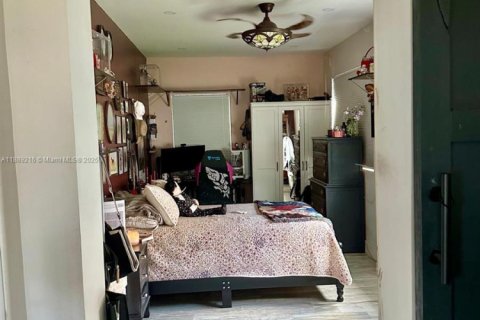 Casa en venta en Hialeah, Florida, 4 dormitorios, 104.24 m2 № 1941501 - foto 4