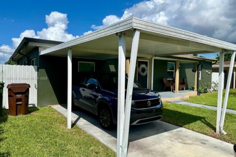 Casa en venta en Hialeah, Florida, 4 dormitorios, 104.24 m2 № 1941501 - foto 8