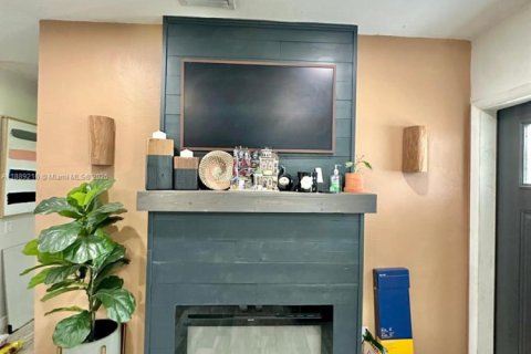 Casa en venta en Hialeah, Florida, 4 dormitorios, 104.24 m2 № 1941501 - foto 14