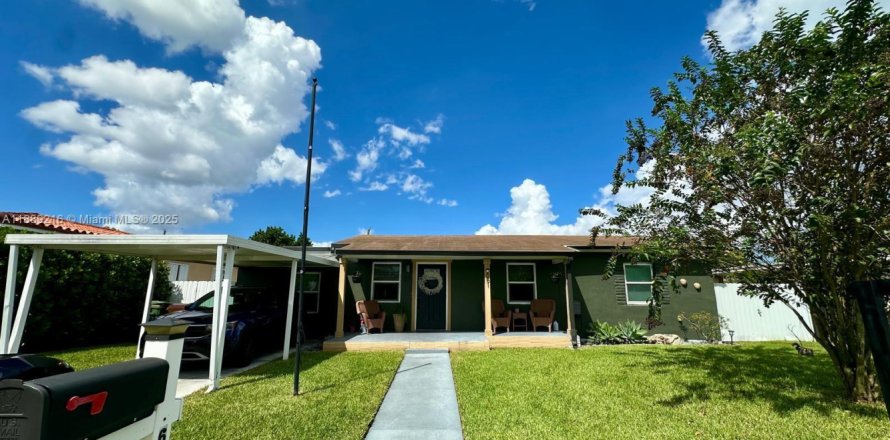 Casa en Hialeah, Florida 4 dormitorios, 104.24 m2 № 1941501