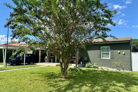 Casa en venta en Hialeah, Florida, 4 dormitorios, 104.24 m2 № 1941501 - foto 10