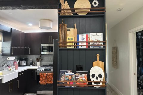 Casa en venta en Hialeah, Florida, 4 dormitorios, 104.24 m2 № 1941501 - foto 23