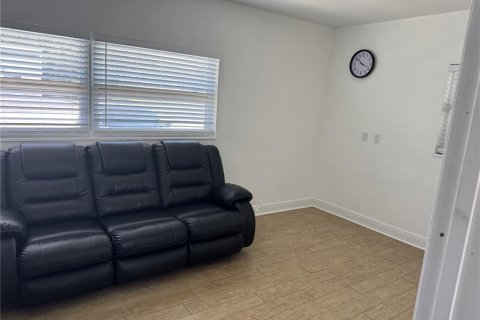 Commercial property in Clearwater, Florida 65.4 sq.m. № 2133414 - photo 5