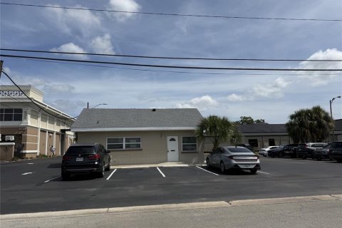 Commercial property in Clearwater, Florida 65.4 sq.m. № 2133414 - photo 1