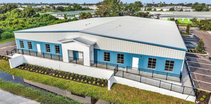 Immobilier commercial à Port Charlotte, Floride № 2415467