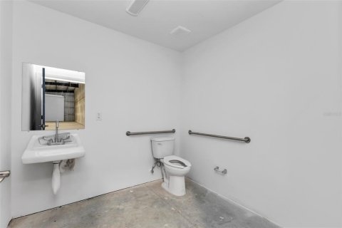 Immobilier commercial à louer à Port Charlotte, Floride № 2415467 - photo 8