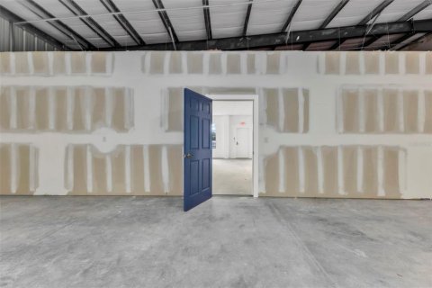 Immobilier commercial à louer à Port Charlotte, Floride № 2415467 - photo 6