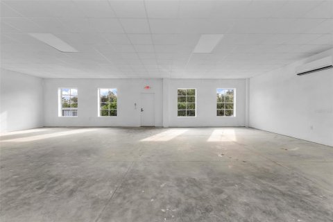 Immobilier commercial à louer à Port Charlotte, Floride № 2415467 - photo 23