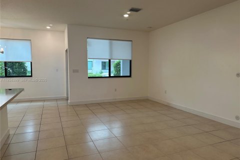 Снять в аренду кондоминиум в Дорал, Флорида 3 спальни, 132.94м2, № 2020770 - фото 5