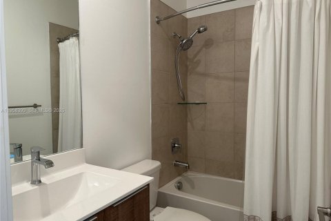 Снять в аренду кондоминиум в Дорал, Флорида 3 спальни, 132.94м2, № 2020770 - фото 12