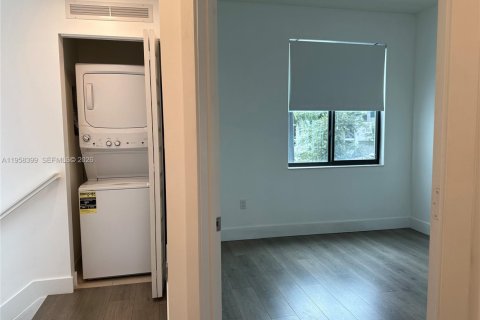 Снять в аренду кондоминиум в Дорал, Флорида 3 спальни, 132.94м2, № 2020770 - фото 8