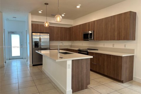 Снять в аренду кондоминиум в Дорал, Флорида 3 спальни, 132.94м2, № 2020770 - фото 4