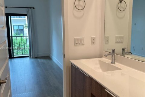 Снять в аренду кондоминиум в Дорал, Флорида 3 спальни, 132.94м2, № 2020770 - фото 18