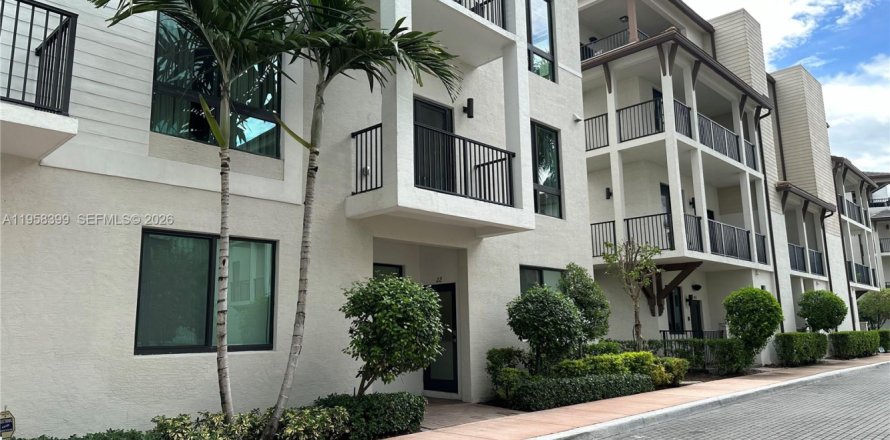 Кондоминиум с 3 спальнями в Дорал, Флорида № 2020770