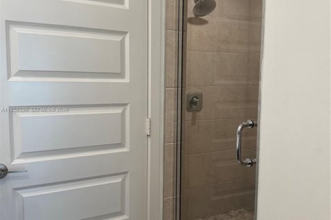 Снять в аренду кондоминиум в Дорал, Флорида 3 спальни, 132.94м2, № 2020770 - фото 17