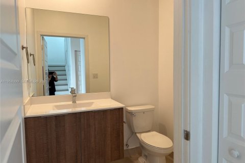 Снять в аренду кондоминиум в Дорал, Флорида 3 спальни, 132.94м2, № 2020770 - фото 6