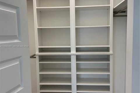 Снять в аренду кондоминиум в Дорал, Флорида 3 спальни, 132.94м2, № 2020770 - фото 19