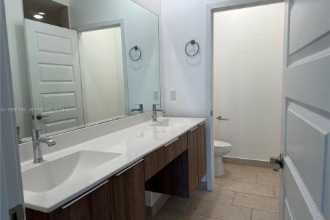 Снять в аренду кондоминиум в Дорал, Флорида 3 спальни, 132.94м2, № 2020770 - фото 16