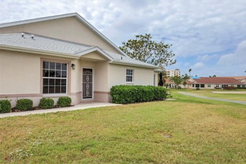 House in Palmetto, Florida 3 bedrooms, 138.15 sq.m. № 1733349 - photo 3