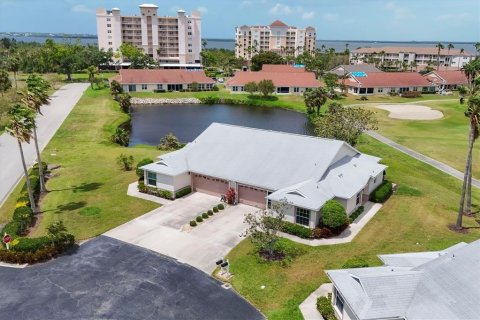 House in Palmetto, Florida 3 bedrooms, 138.15 sq.m. № 1733349 - photo 1