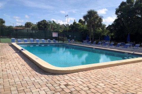 Condo in Largo, Florida, 2 bedrooms  № 2216680 - photo 24