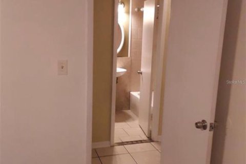 Condo in Largo, Florida, 2 bedrooms  № 2216680 - photo 16