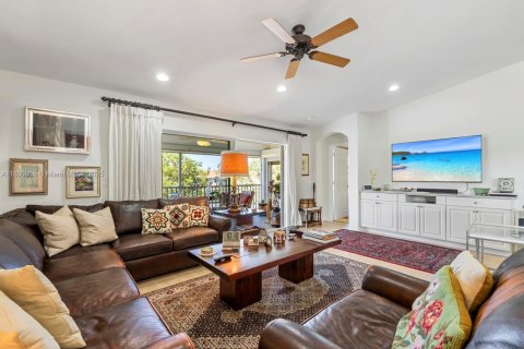 Condo in Naples, Florida, 2 bedrooms  № 1682698 - photo 24