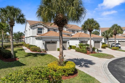 Condo in Naples, Florida, 2 bedrooms  № 1682698 - photo 5