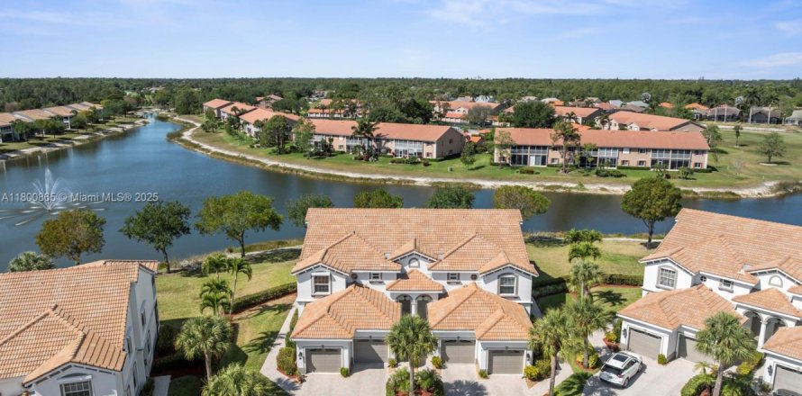 Condo in Naples, Florida, 2 bedrooms  № 1682698