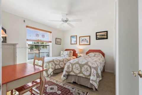 Condo in Naples, Florida, 2 bedrooms  № 1682698 - photo 16
