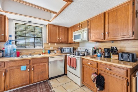 Townhouse in Tampa, Florida 2 bedrooms, 115.2 sq.m. № 1795787 - photo 11