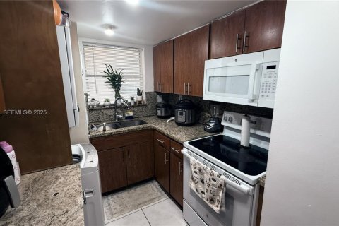 Снять в аренду кондоминиум в Майами, Флорида 1 спальня, 63.17м2, № 1990676 - фото 13