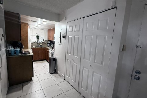 Снять в аренду кондоминиум в Майами, Флорида 1 спальня, 63.17м2, № 1990676 - фото 12