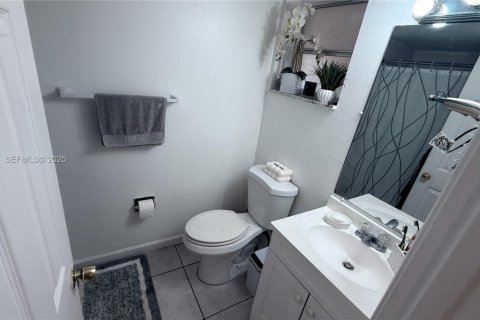 Снять в аренду кондоминиум в Майами, Флорида 1 спальня, 63.17м2, № 1990676 - фото 22