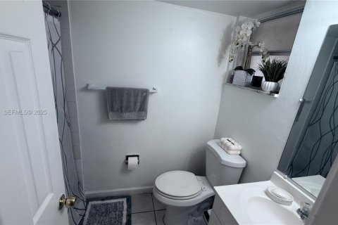 Снять в аренду кондоминиум в Майами, Флорида 1 спальня, 63.17м2, № 1990676 - фото 24