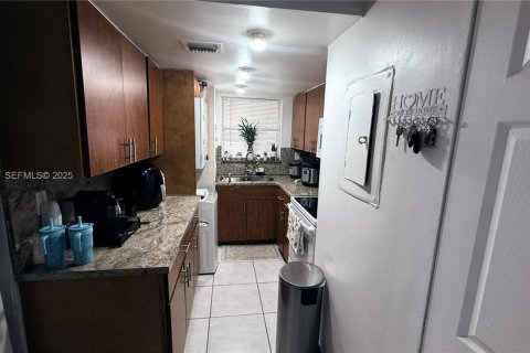 Снять в аренду кондоминиум в Майами, Флорида 1 спальня, 63.17м2, № 1990676 - фото 16